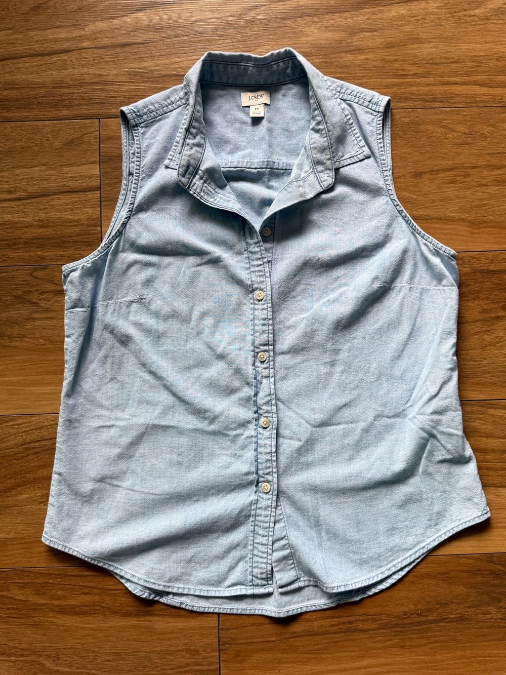 J.Crew Chambray Sleeveless Button Up Shirt size Medium 100% Cotton light blue